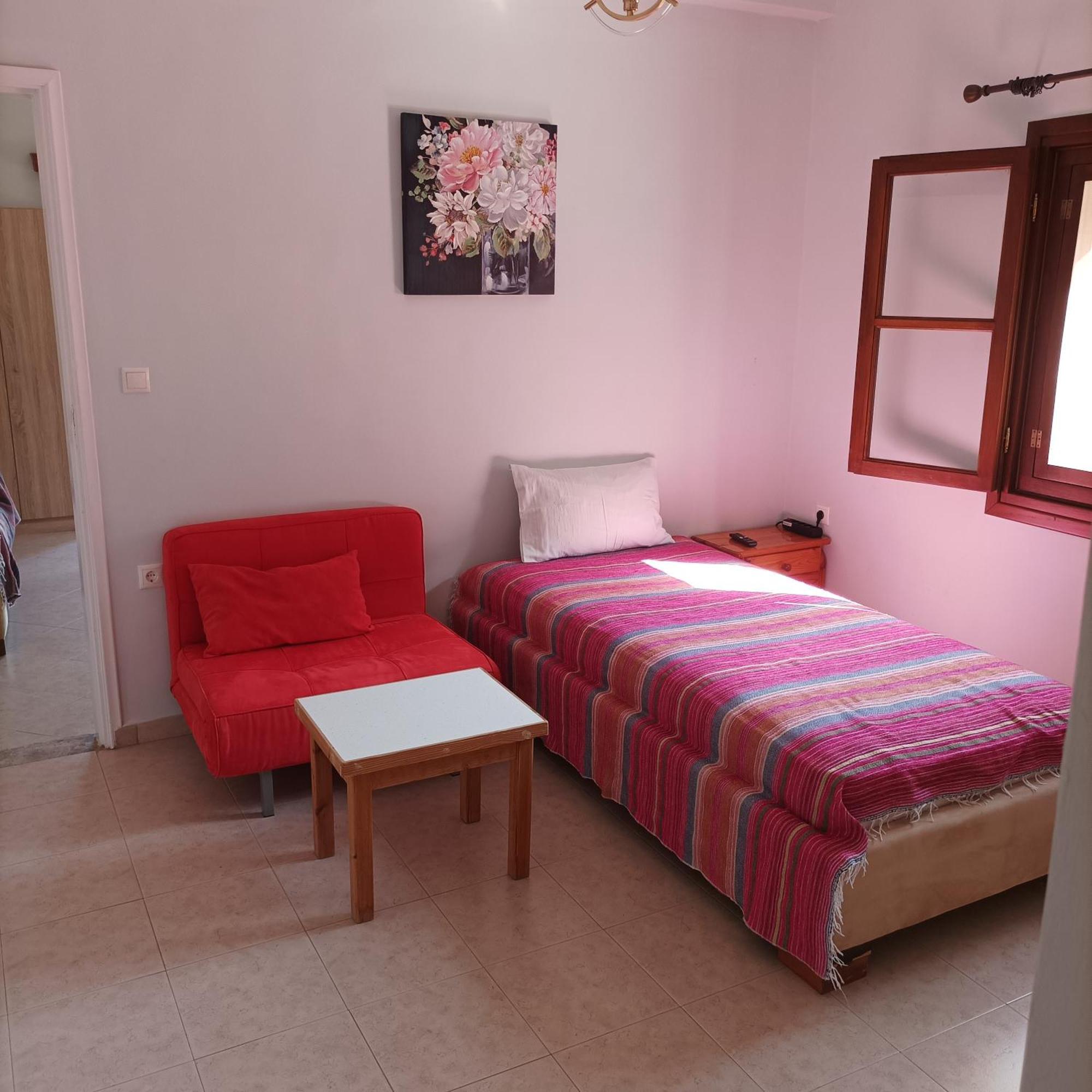 Pedi Breeze Apartment Сими Екстериор снимка