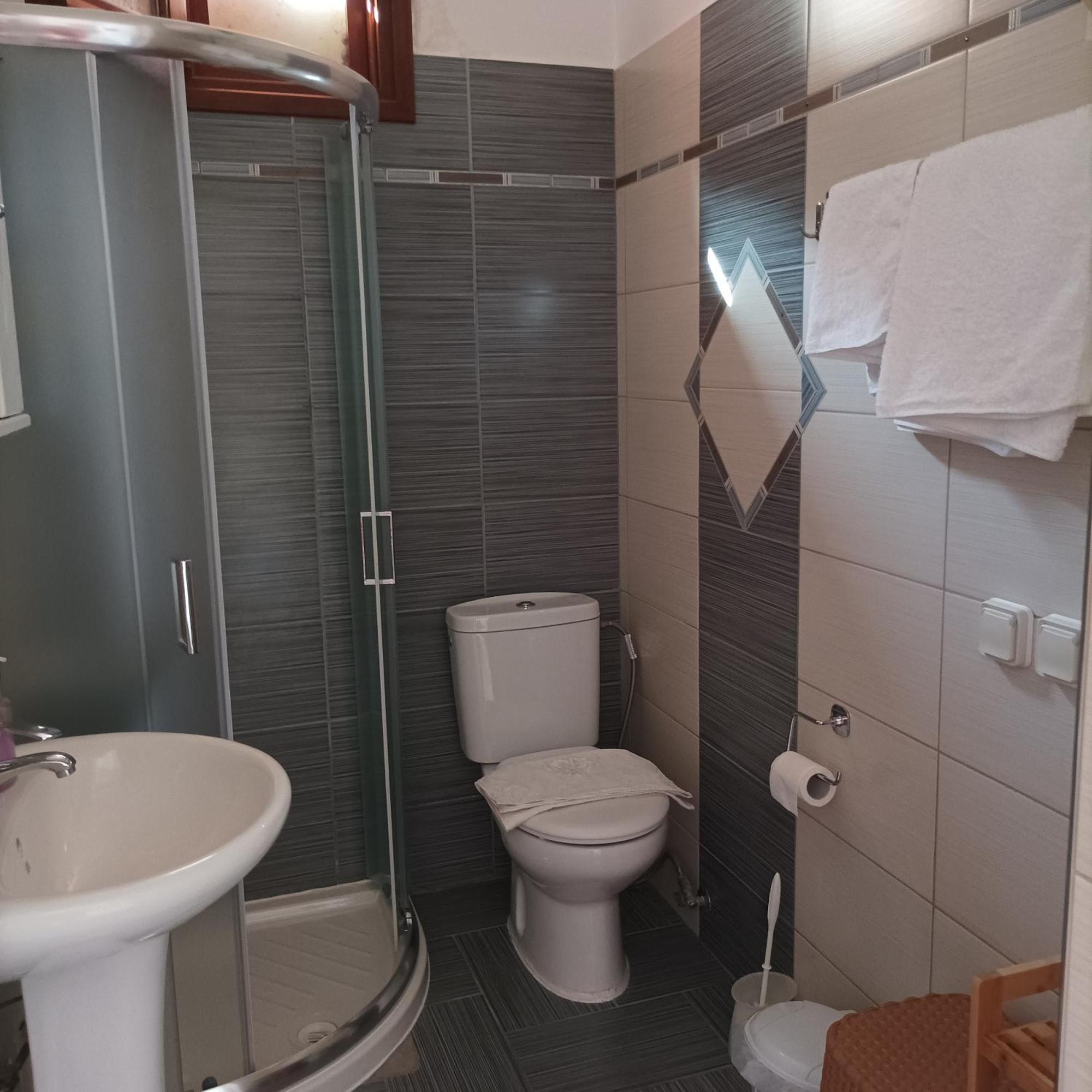 Pedi Breeze Apartment Сими Екстериор снимка