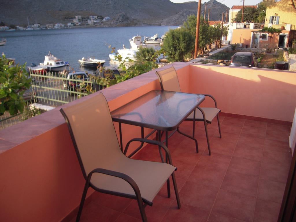 Pedi Breeze Apartment Сими Екстериор снимка