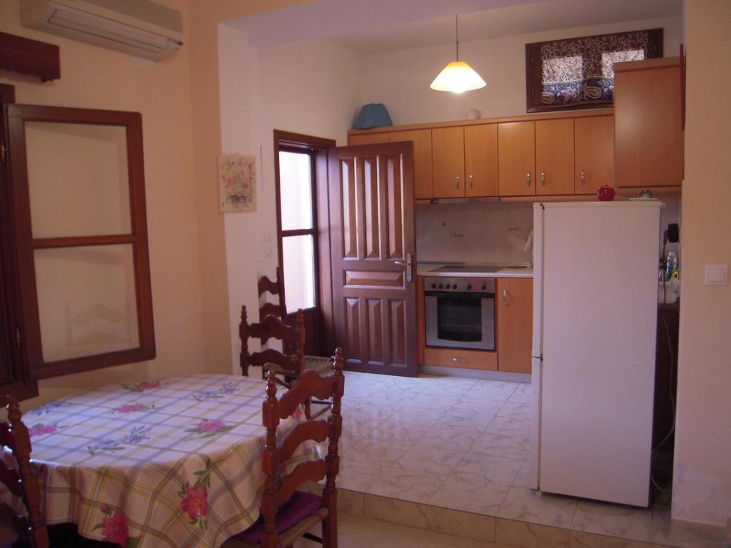 Pedi Breeze Apartment Сими Екстериор снимка